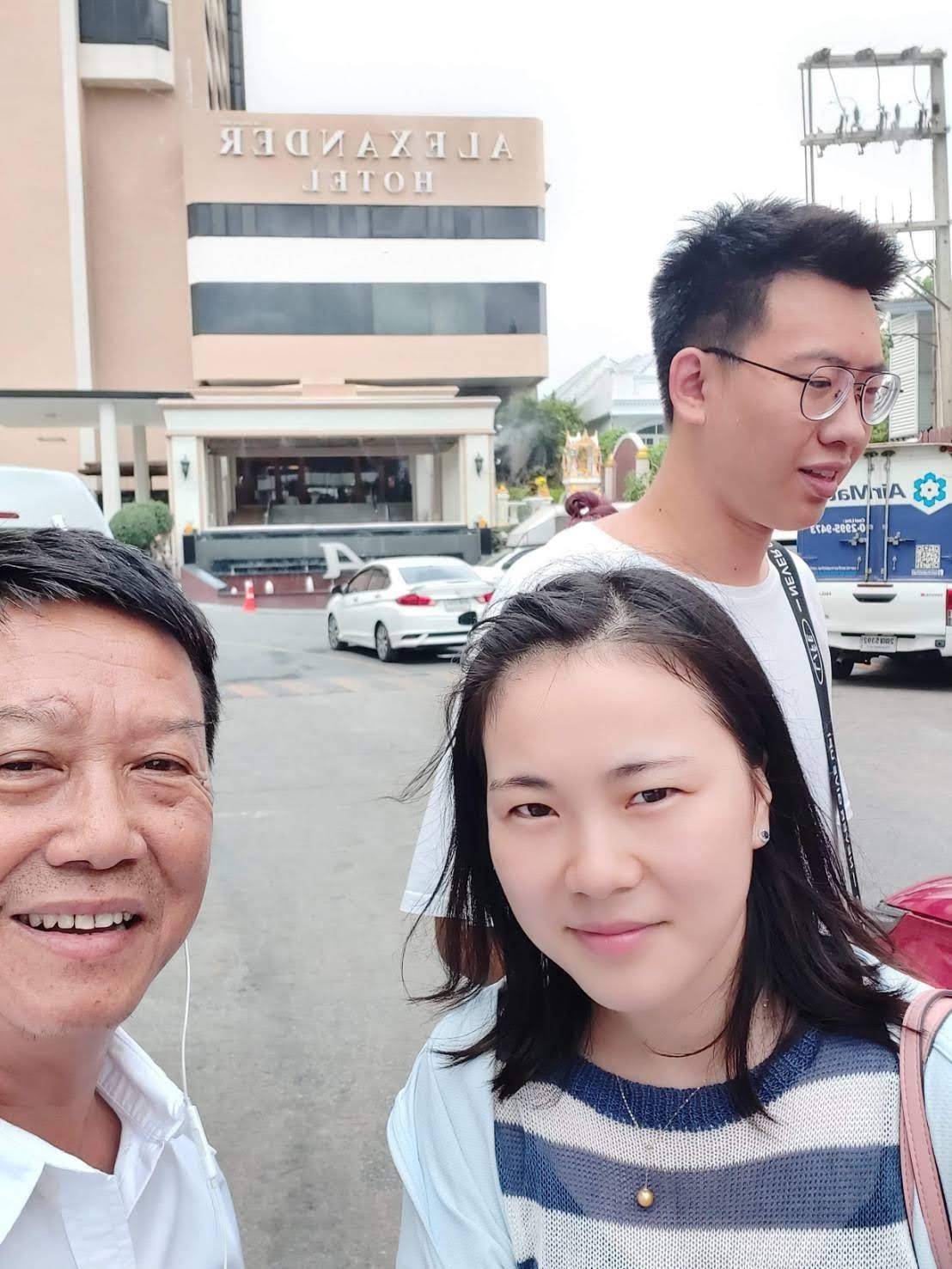 32 - https://tuvanvip.com | W​elcome to Thailand By TU Van VIP on tours. Van rental with Driver service. we are van vip rental transfer on tour in Bangkok ​service.